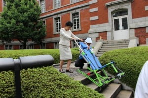 非常用階段避難車の使用方法の体験